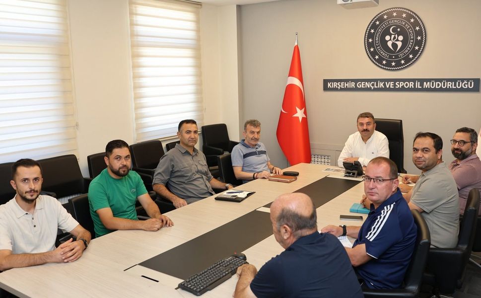 Kırşehir’de gençlik ve spor yatırımları masaya yatırıldı!