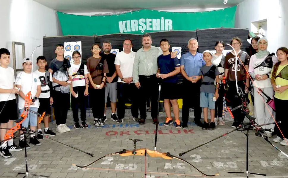 Kırşehir’de hedef 10’dan olimpiyatlara: Genç okçulara moral buluşması