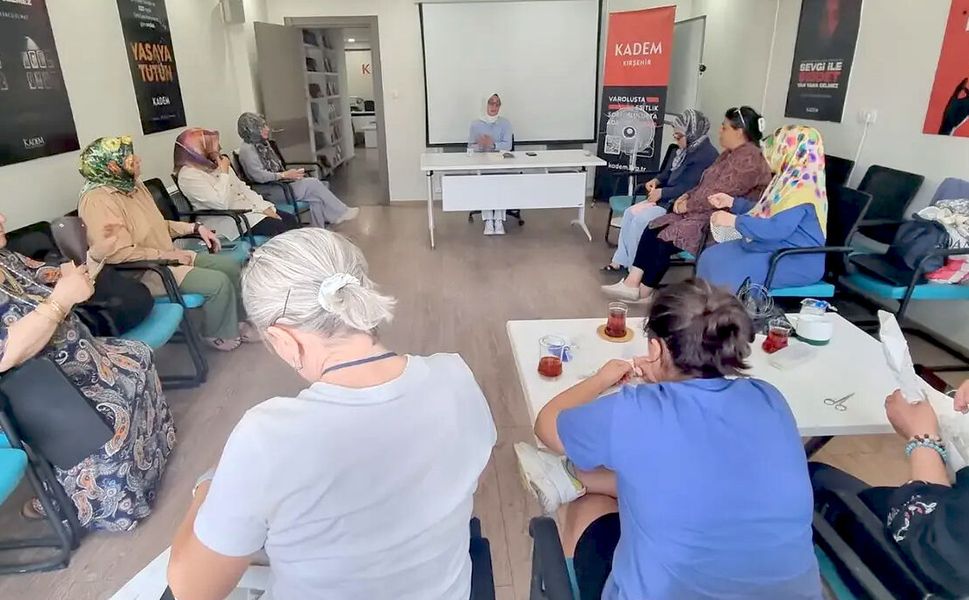 Kırşehir’de KADEM’in Kitap Atölyesi’nde “Rahman’ın Kadın Kulları” ele alındı