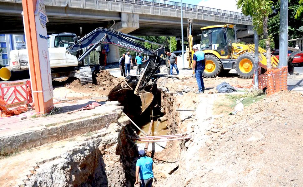Kırşehir’de sel riskine karşı harekete geçildi: Hastane Kavşağı’nda çalışma