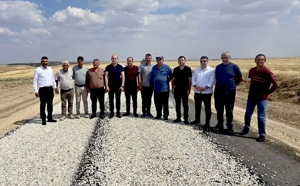 Köy yollarındaki asfalt çalışmalarına saha incelemesi