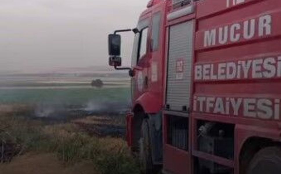 Mucur’da arazi yangınına itfaiye ekiplerinden hızlı müdahale