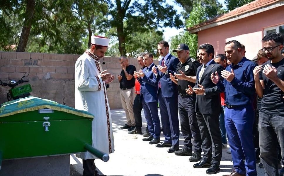 Şehit Jandarma Başçavuş Serkan Tekin’in annesi son yolculuğuna uğurlandı