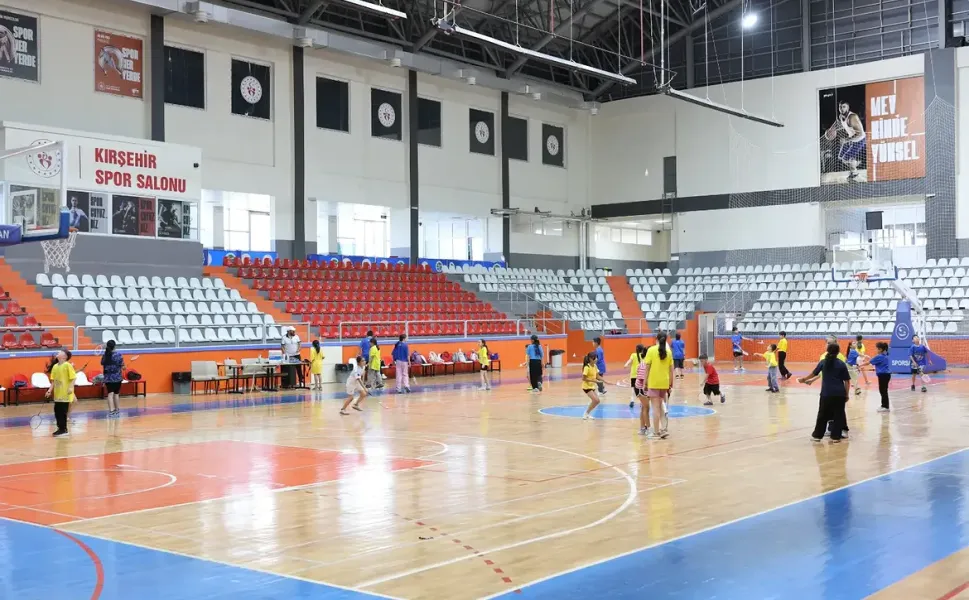 Kırşehir’de GSB Spor Okulları’nda Tenis Heyecanı