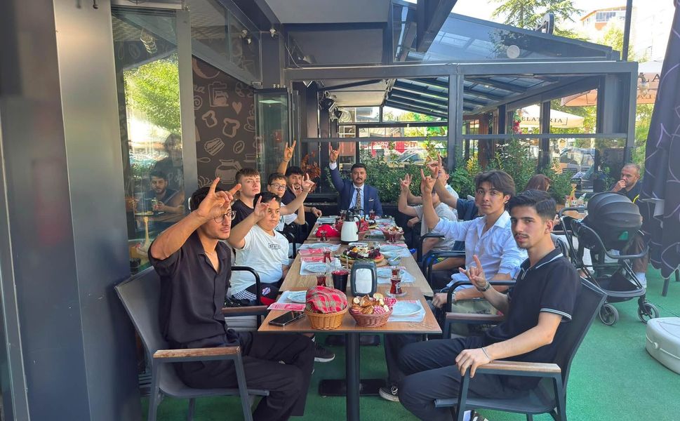 Ülkü Ocakları Kırşehir’de Gençleri Kahvaltıda Bir Araya Getirdi