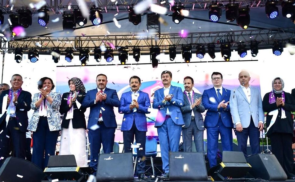 Vali Demiryürek Çiçekdağı'nda temel attı, müze açtı, festival coşkusuna ortak oldu
