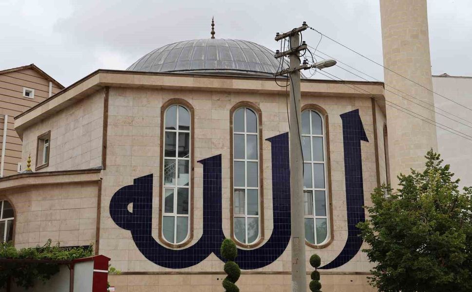Kırşehir’de tarihi caminin içi görenleri hayran bırakıyor