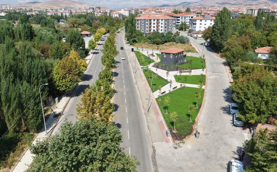 Kırşehir Belediyesi Güldiken Mahallesi’ne Günebakan Parkı’nı kazandırdı
