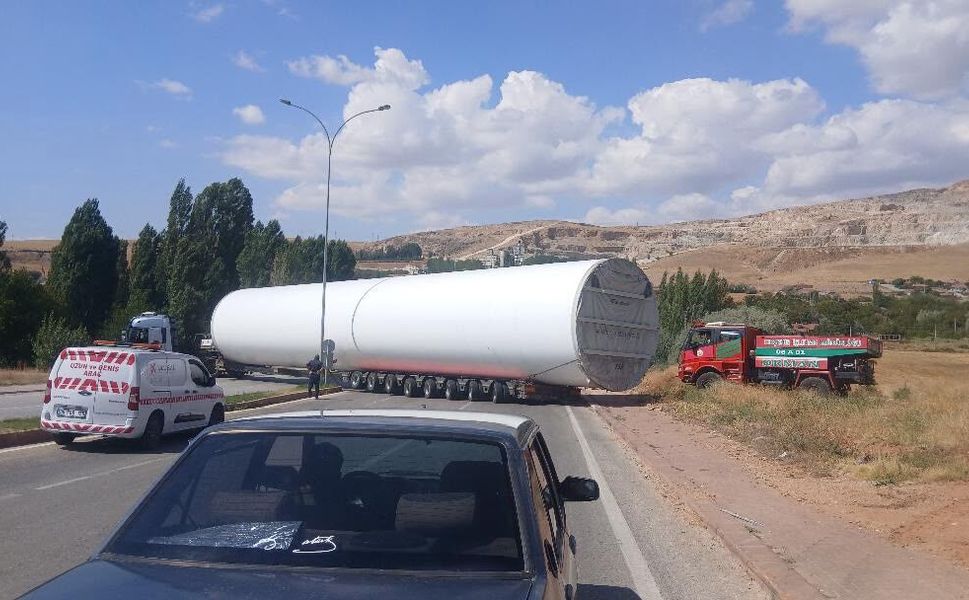 Dönemeyen Kırkayak Kamyon Trafiği Kilitledi