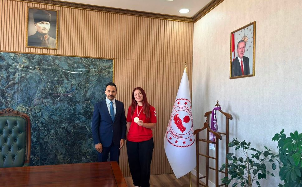 Şampiyon Boksör Yoncagül Yılmaz’a Tebrik