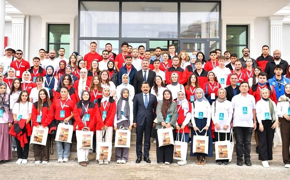 81 ilden Kırşehir’e uzanan buluşmada Vali Demiryürek gençlerle buluştu