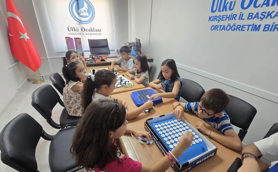 Ülkü Ocakları’ndan Eğitime Destek