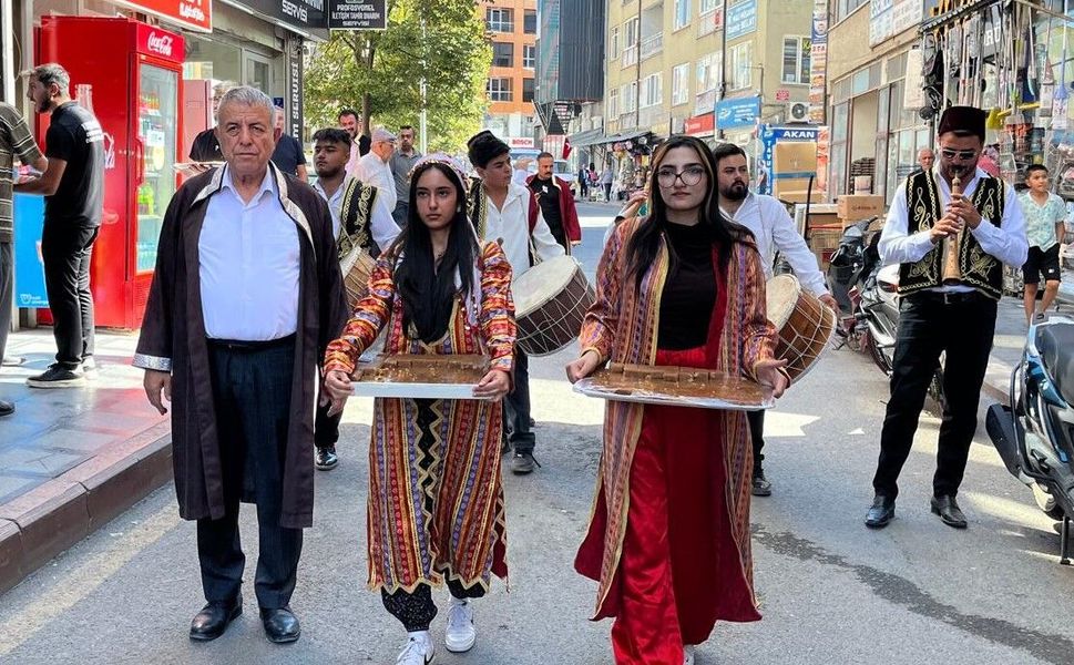 Ahiliğin başkentinde bayram havası! Kırşehir sokaklarında davul zurna eşliğinde dev davet