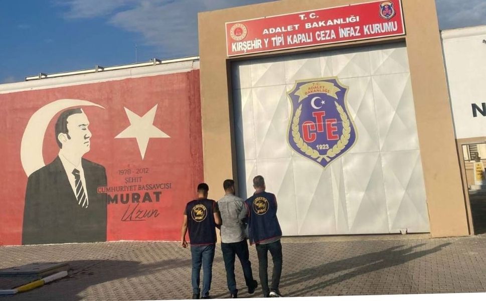 JASAT ekipleri Kırşehir’de aranan şahsı yakaladı