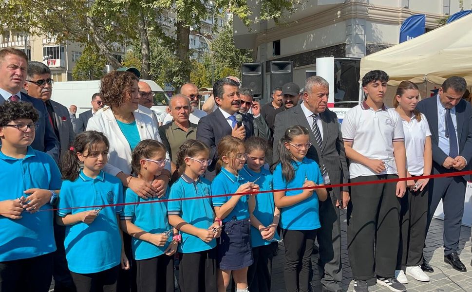 Kırşehir’de Ahi Kitap Fuarı açıldı! Öğrencilere kitap hediye çeki verildi