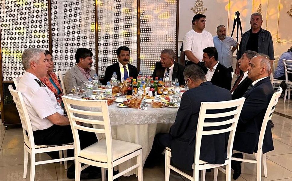 Kırşehir’de Esnaf Gecesi düzenlendi, yılın esnaflarına Üstün Hizmet Belgesi verildi