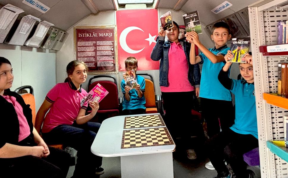 Kırşehir’de Gezici Kütüphane öğrencilerle buluştu