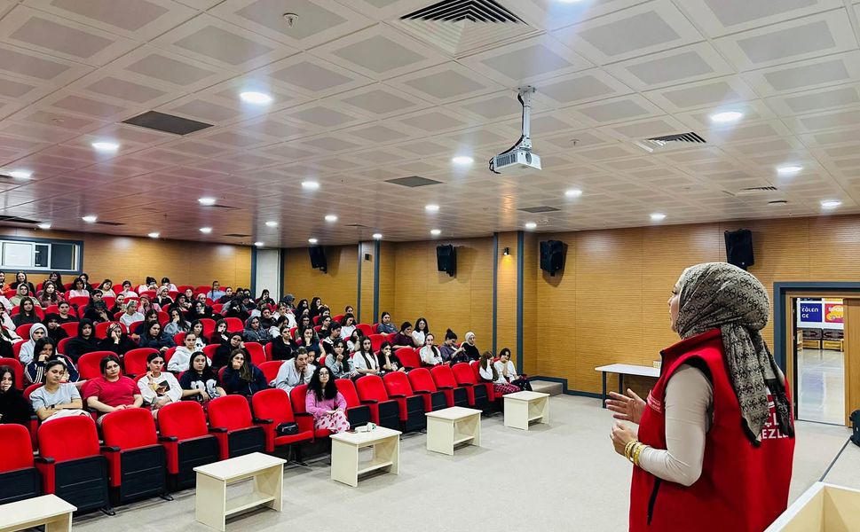 Kırşehir’de üniversiteli gençlere Gençlik Merkezi buluşması