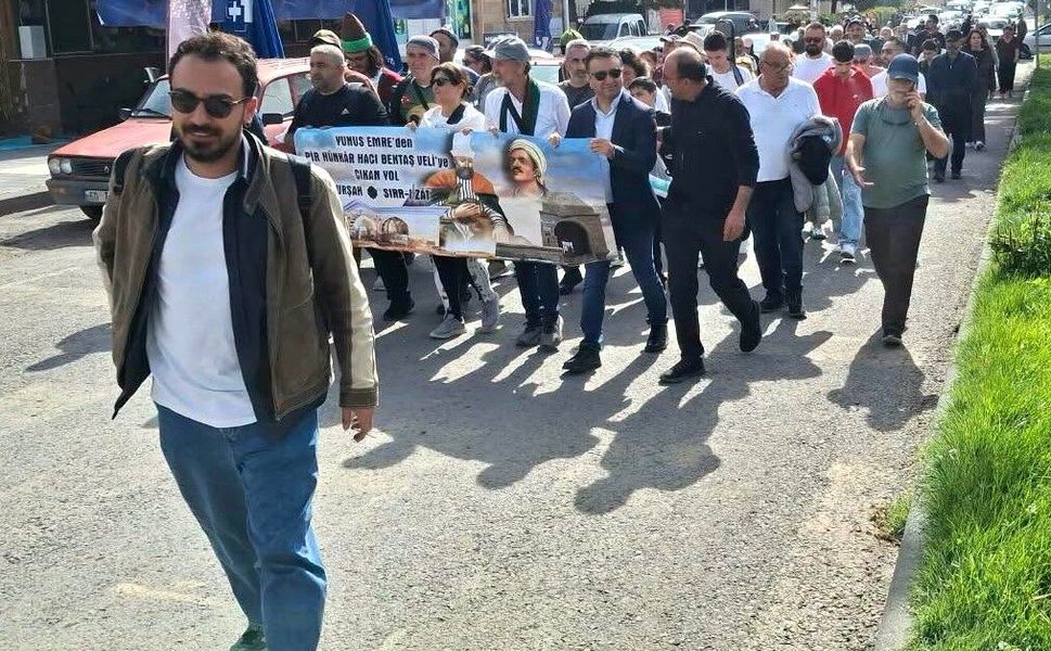 Kırşehir'den Hacıbektaş'a gönül yürüyüşü: 'Yunus'tan Hünkâr'a' geleneği 8. kez yaşatıldı