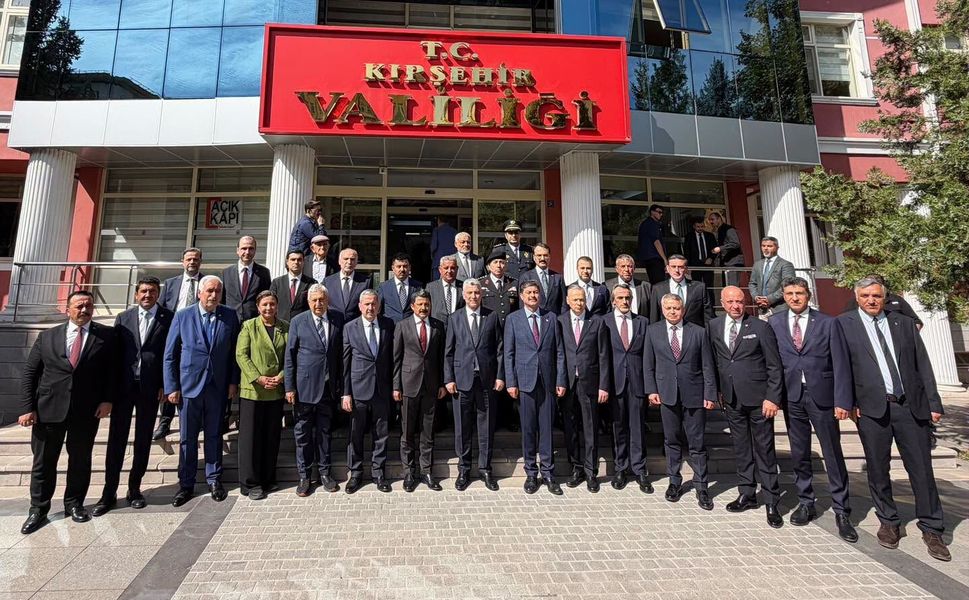 Ticaret Bakanı Ömer Bolat Kırşehir’de Ahi Evran-ı Veli’nin makamını ziyaret etti