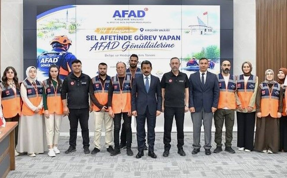 Vali Demiryürek’ten Kırşehir’de sel sonrası dayanışmanın kahramanlarına teşekkür
