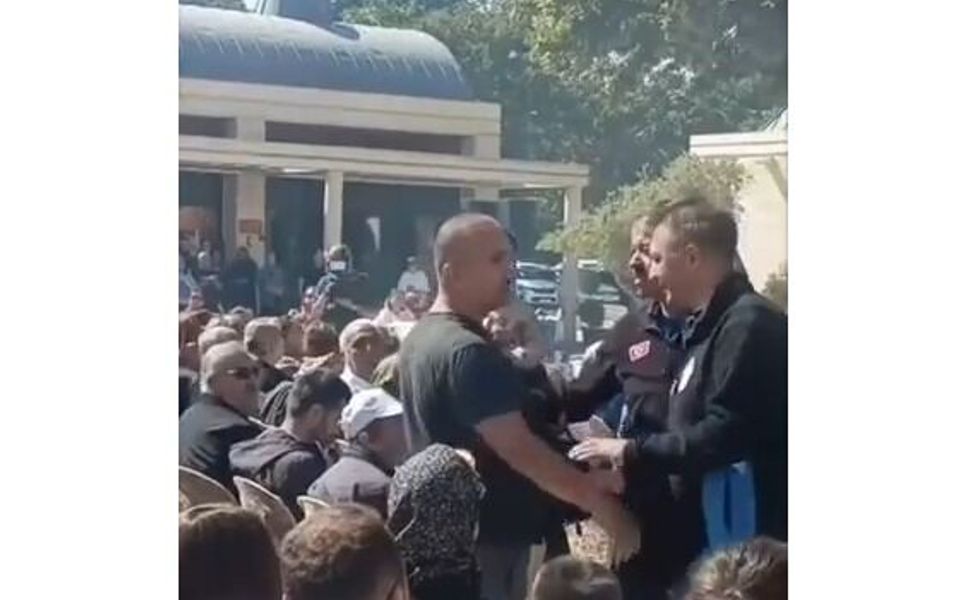 Neşet Ertaş anmasında gündem olan olay: Vatandaş programdan çıkarıldı