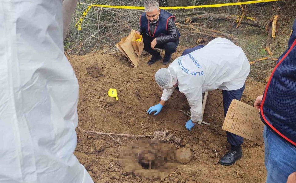 Kırşehir'de 20 yıllık faili meçhul çözüldü! Babanın kemikleri arazide bulundu, 2 oğlu tutuklandı