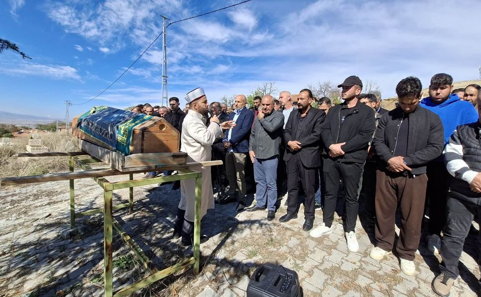 Eski muhtar son yolculuğuna uğurlandı