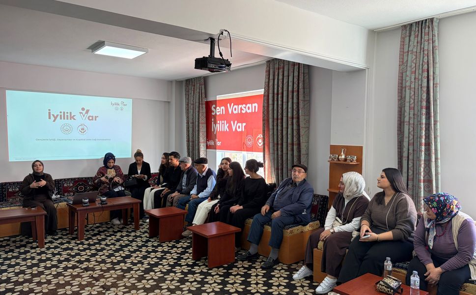 Gençlerle Asırlık Çınarlar Ziyarette Bir Araya Geldi