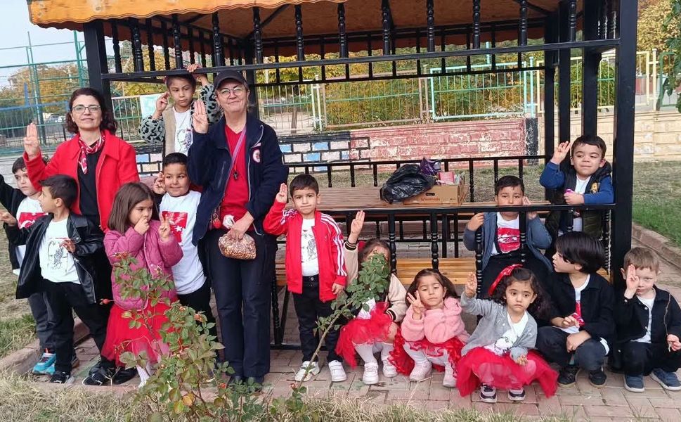 Minik eller geleceğe nefes oluyor!