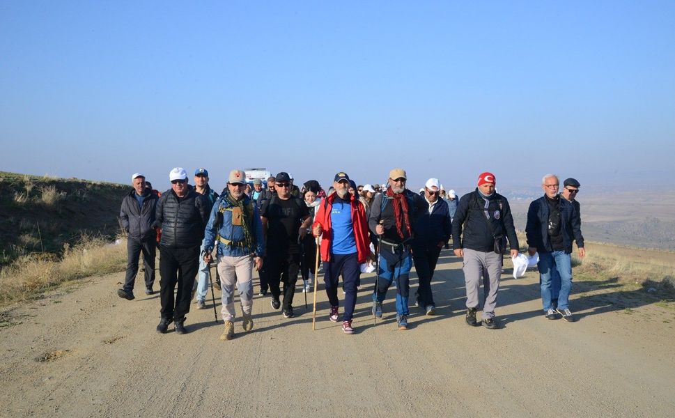 Çeşnigir Köprüsü’nde Cumhuriyet İçin Yürüdüler