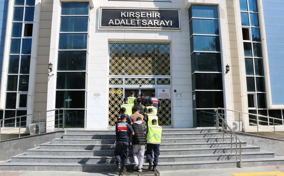 Jandarmadan Zehir Tacirlerine Darbe: 3 Kişi Cezaevinde