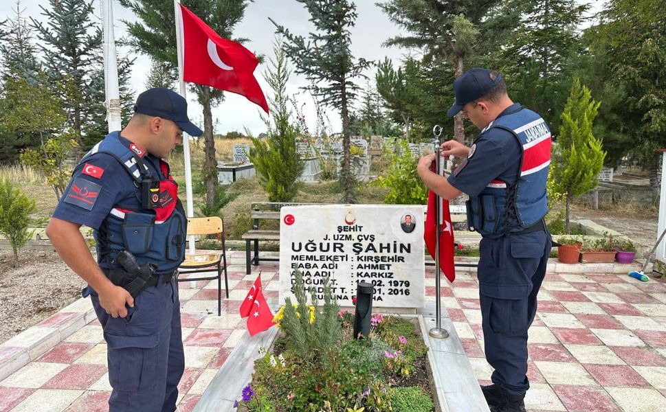 Kaman’da Türk Bayrakları Değiştirildi