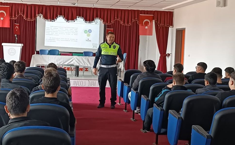 Trafik Polisleri Liseli Gençlerle Bir Araya Geldi!
