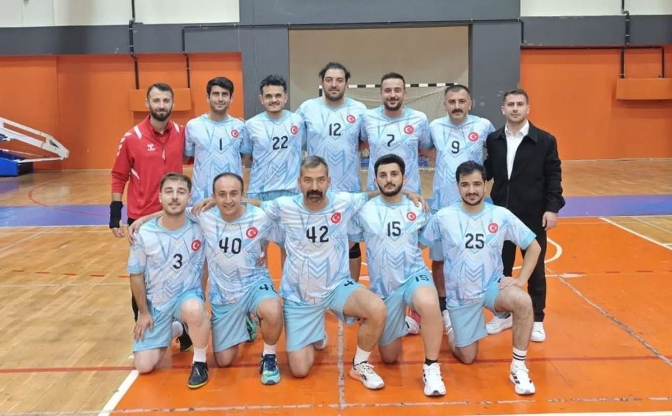 Erkek Voleybol Takımı Kırşehir’de Yarı Finalde!