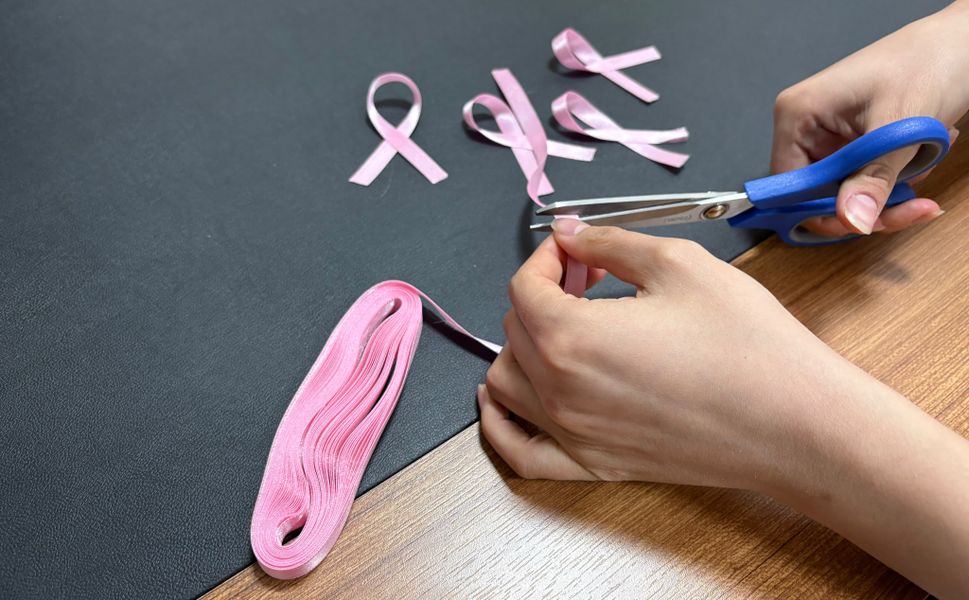 Hem pembe kurdele taktılar hem tarihi andılar!