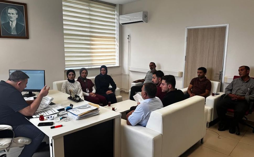 Başhekim Dr. Yaşlı Personeli Dinledi