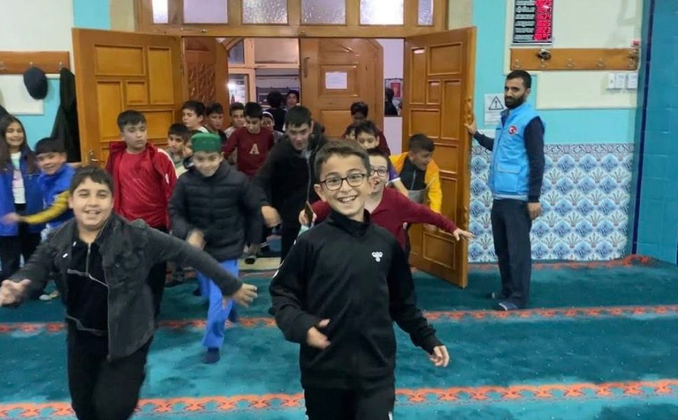 KAMAN’DA GENÇLERİN KAHOOT BİLGİ YARIŞMASI HEYECANI SÜRÜYOR