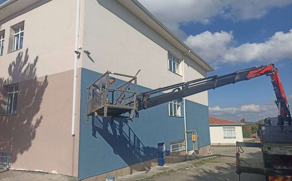Kırşehir Akpınar’da okul yenileme çalışmaları sürüyor