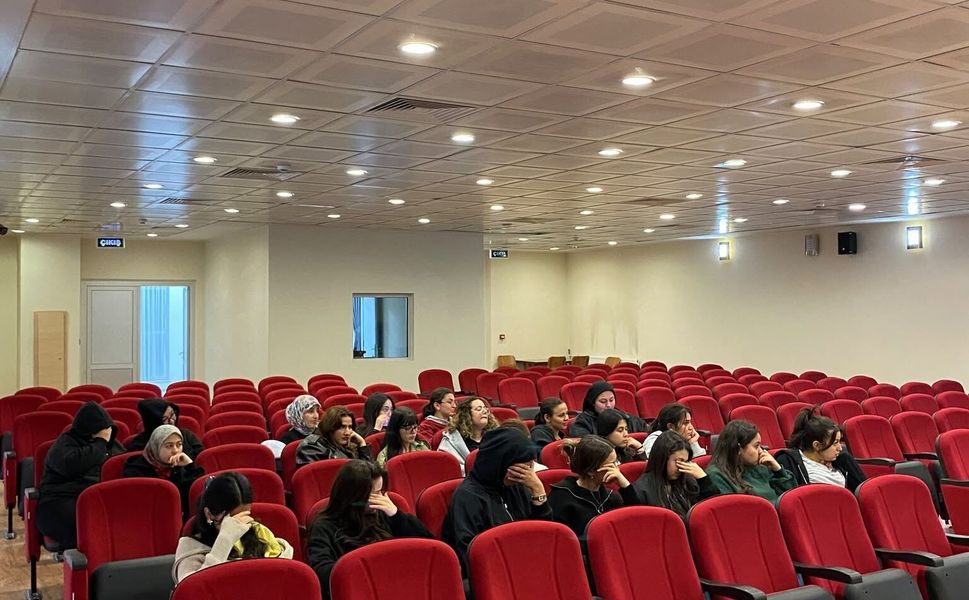 Kırşehir Kaman’da üniversite öğrencilerine uyum konferansı