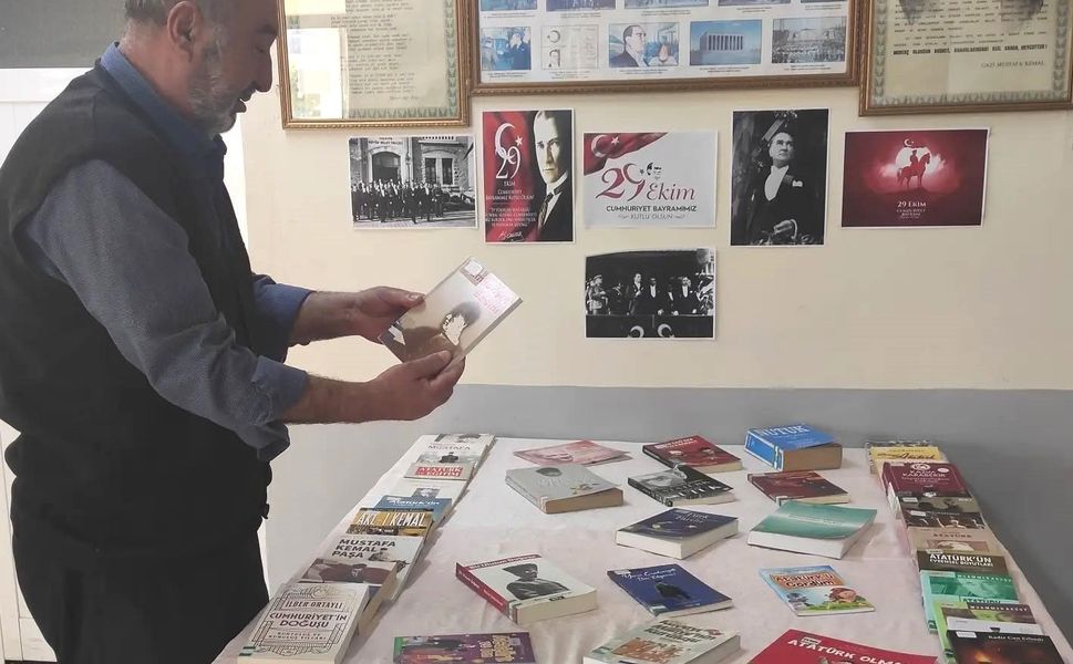 Kırşehir’de Cumhuriyet coşkusu: Kütüphanelerden anlamlı sergi