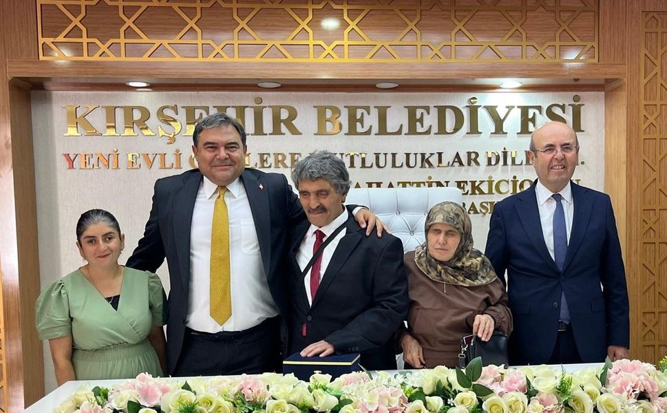 Kırşehir’de görülmemiş aşk! Telefonda tanıştılar, nikâh masasına oturdular