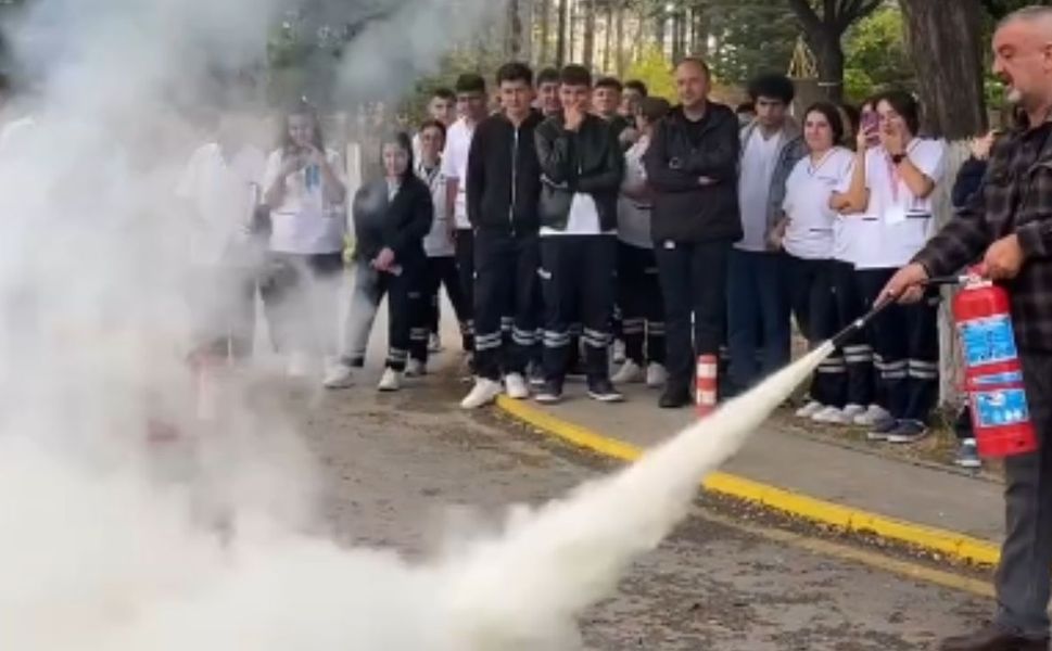 Kırşehir’de Öğrencilere Yangın Söndürme Eğitimi Verildi