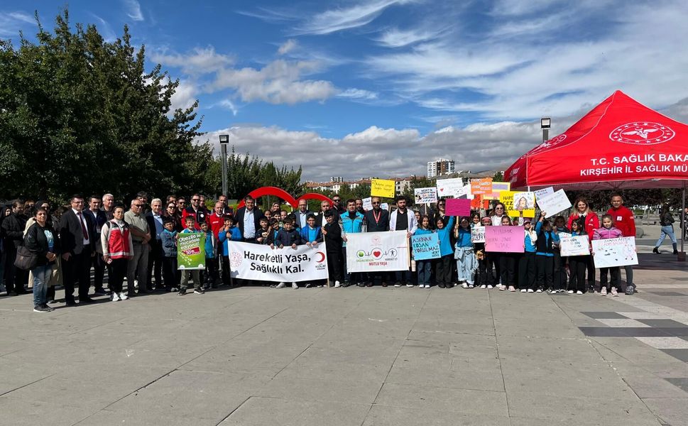 Kırşehir’de “Yürü Kırşehir” sesleri yükseldi: Miniklerden yerel şiveli pankart