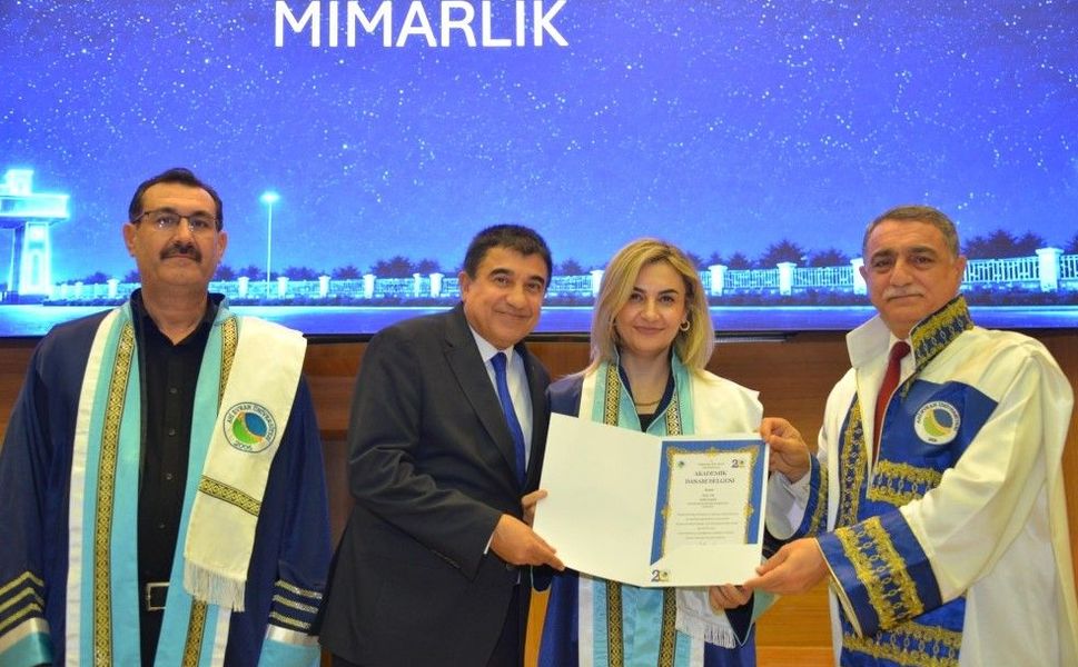 Milletvekili İlhan, eşinin doçentlik gururuna ortak oldu