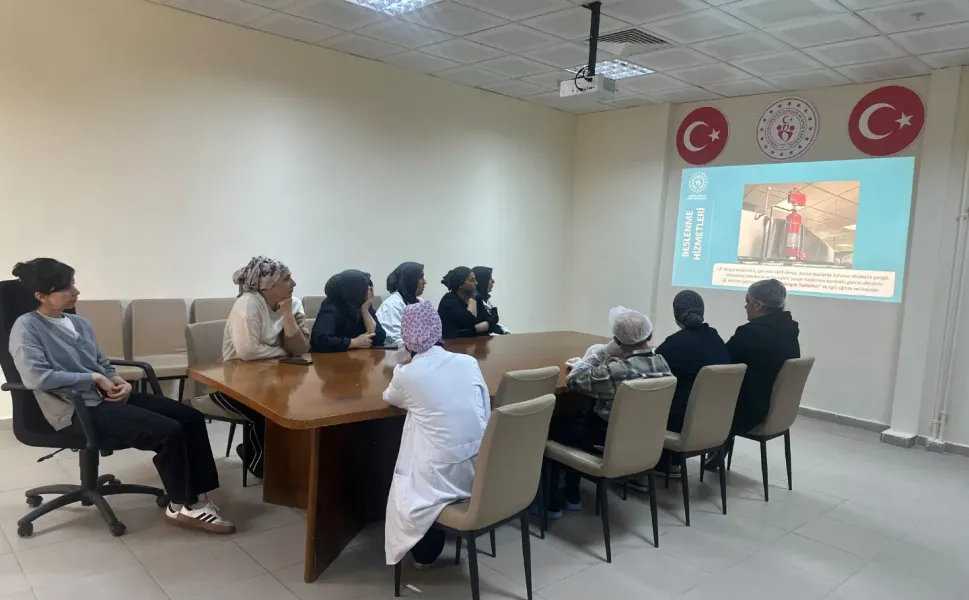 Mucur’da yurt personeline beslenme hizmeti eğitimi verildi