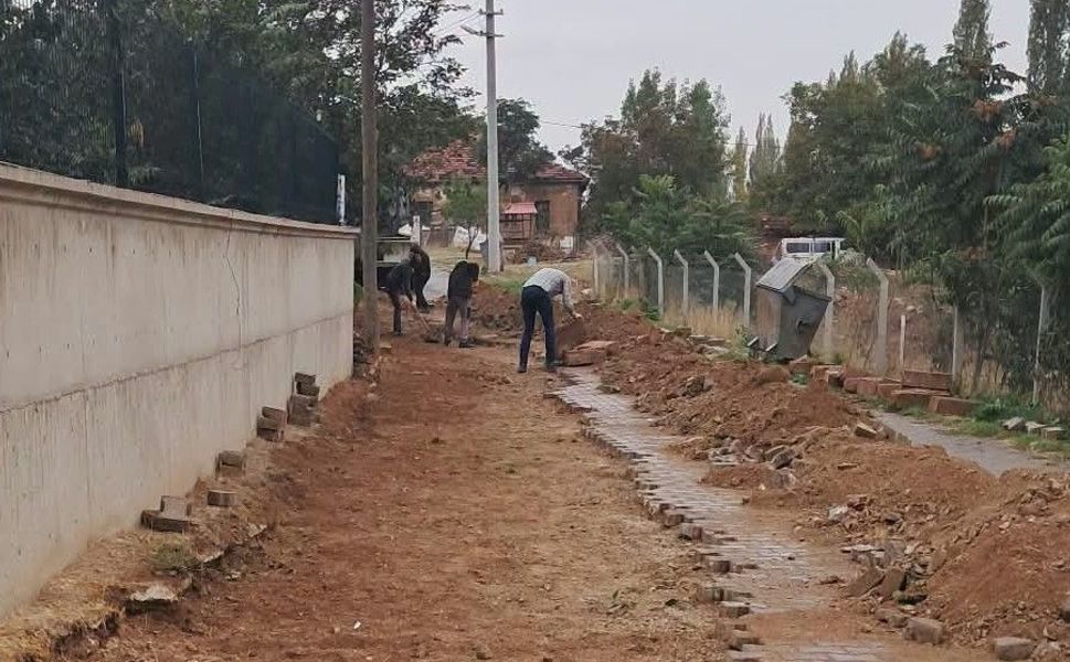 Özbağ’da bozulan yollar için çalışmalar başladı