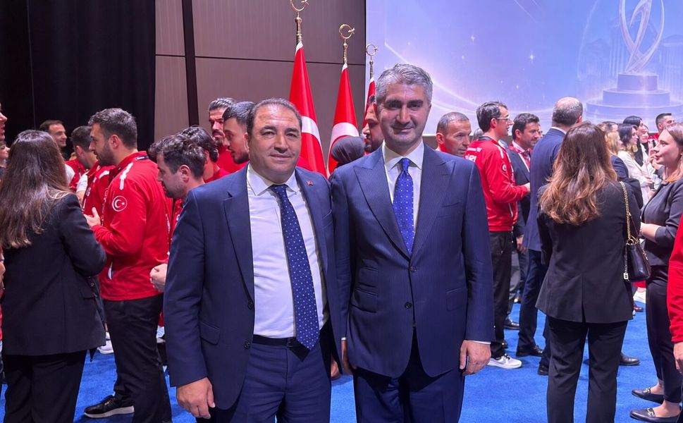 Prof. Dr. Akyel, ödül gecesinde onur konuğu oldu