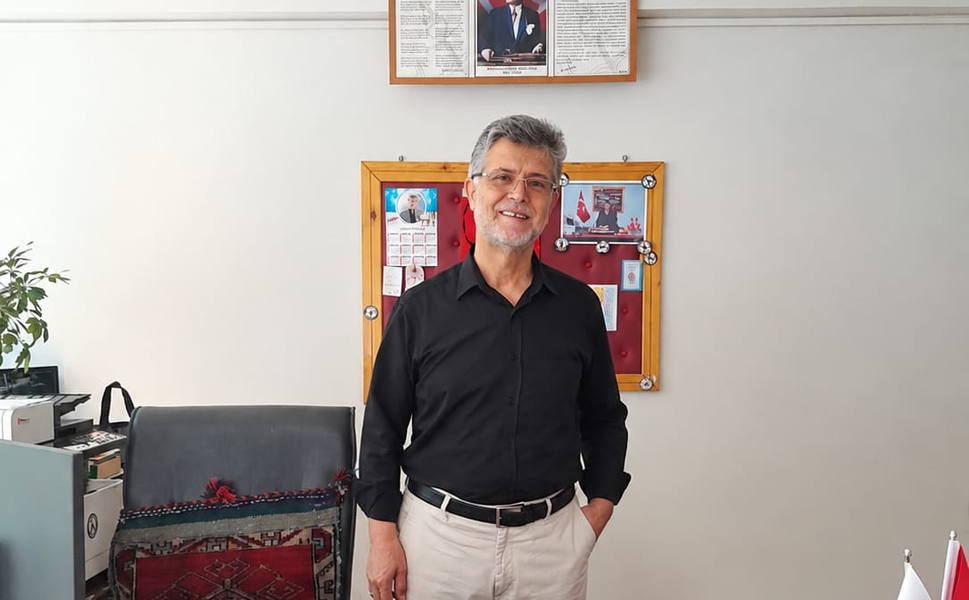 Şahin, Yeni Şiiri "GEL"i Kırlangıç Dağı Eteğinde Seslendirdi