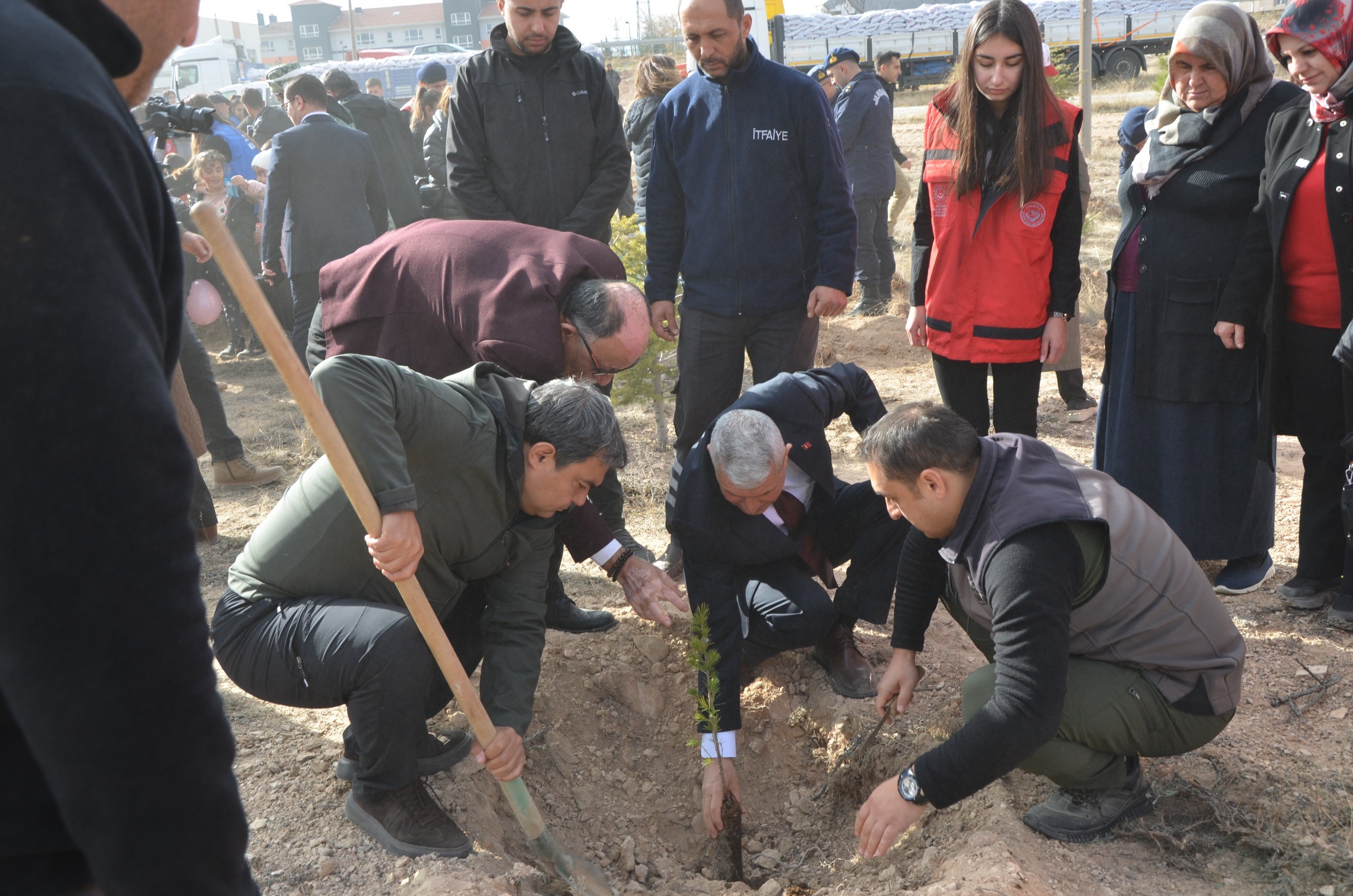 Çocuk Hakları Günü’nde Fidanlar Toprakla Buluşturuldu5